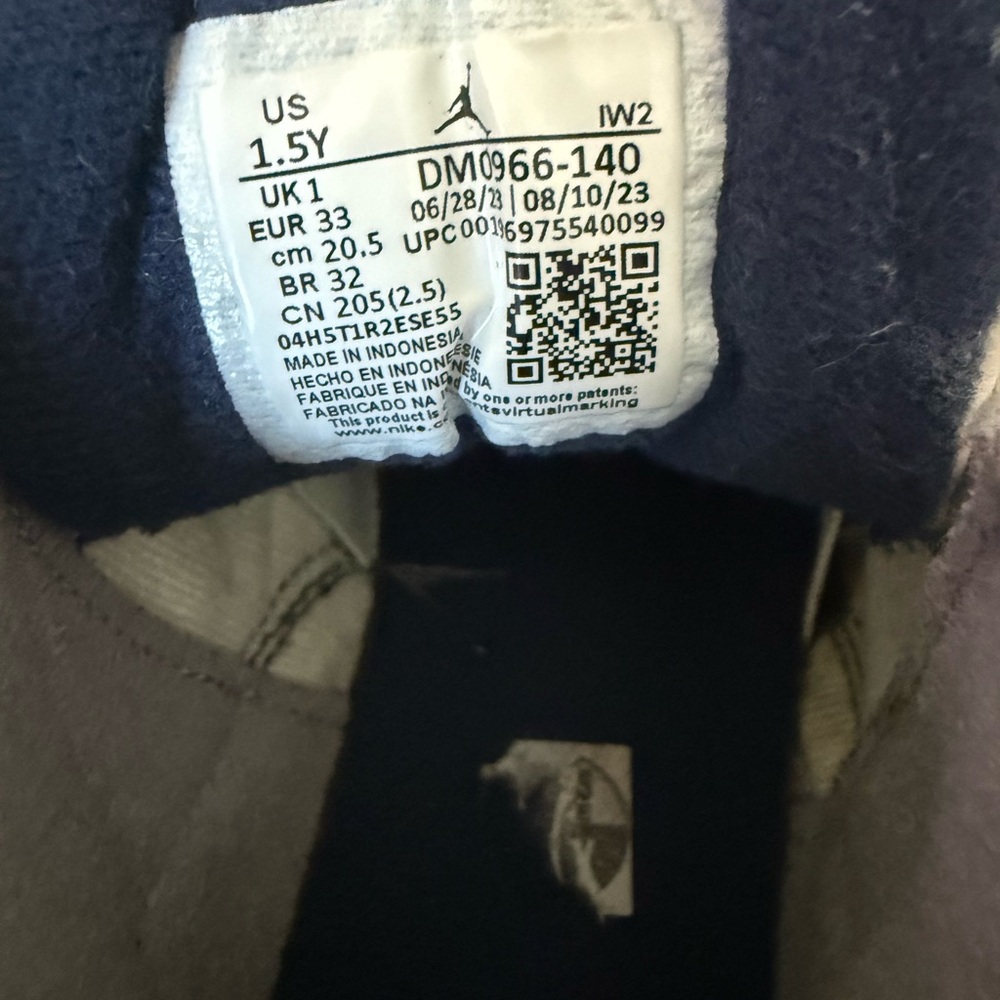 Jordan 3 Retro Kids White and Blue Sneakers - Picture 3 of 5